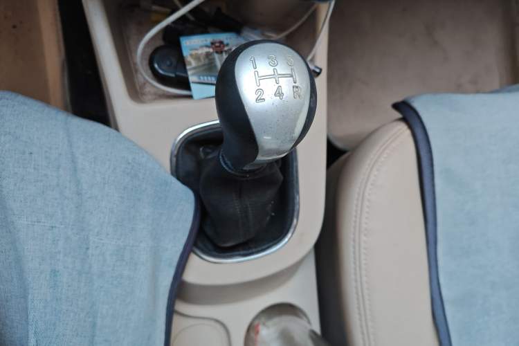 Used Dongfeng Fengon 370 2016 1.5L Manual Standard Edition SFG15-02 7 Seats Gear Lever