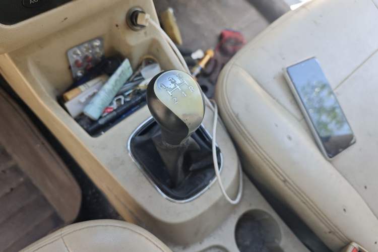 Used Dongfeng Fengon 370 2016 1.5L Manual Standard Edition SFG15-02 7 Seats Gear Lever