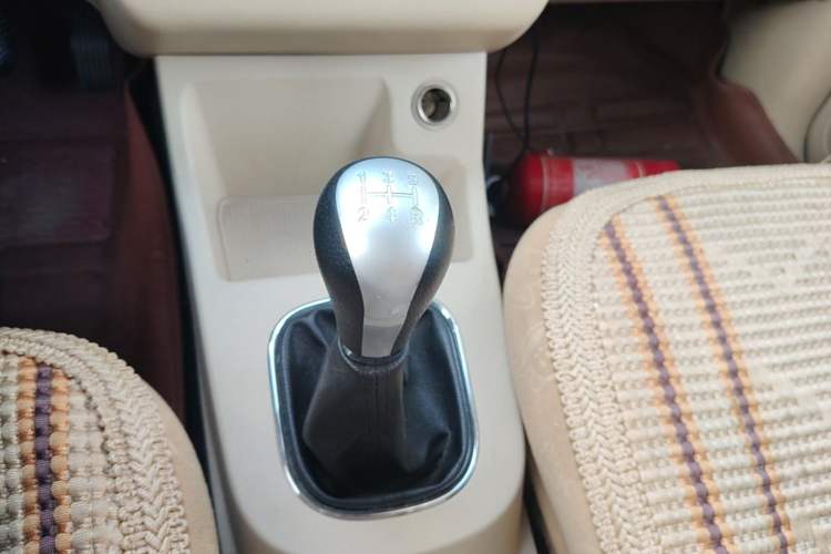 Used Dongfeng Fengon 370 2016 1.5L Manual Standard Edition SFG15-02 7 Seats Gear Lever