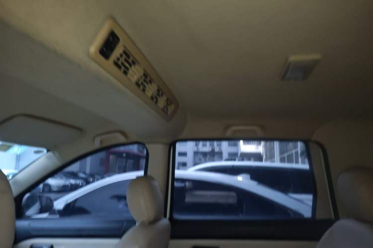 Used Dongfeng Fengon 370 2016 1.5L Manual Comfort 7-Seater Headliner