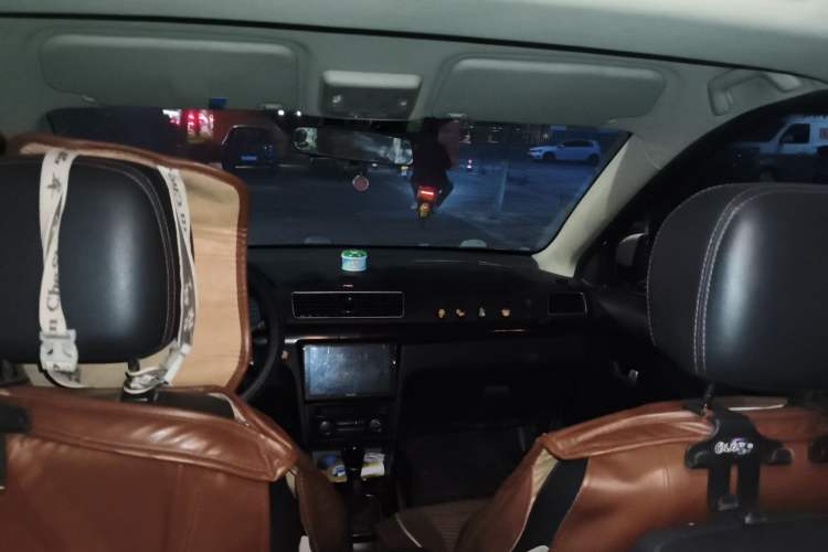 Used Dongfeng Fengon 370 2016 1.5L Manual Luxury 7-Seater Headliner