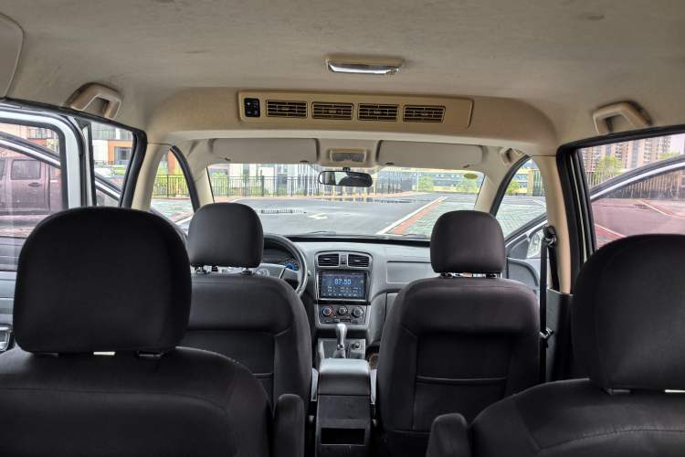 Used Dongfeng Fengon 370 2016 1.5L Manual Standard Model II 7 Seats Headliner