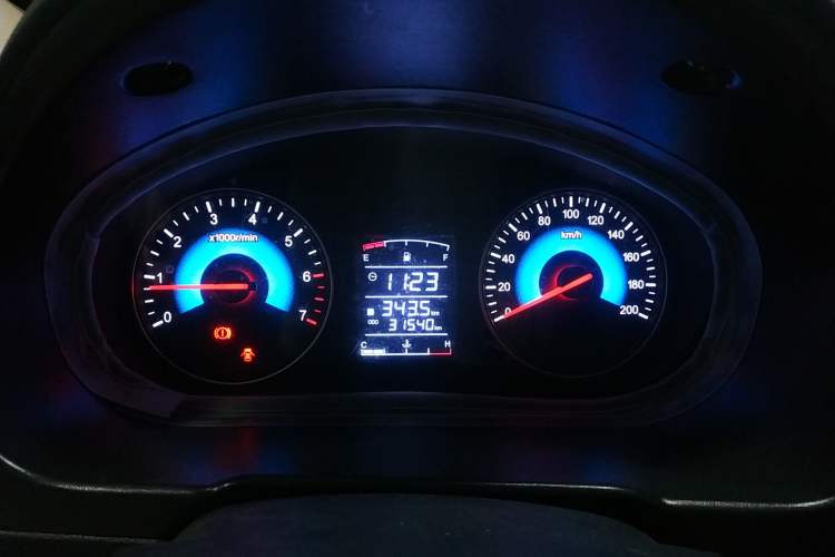 Used Dongfeng Fengon 370 2016 1.5L Manual Standard Edition SFG15-02 7 Seats Instrument Cluster