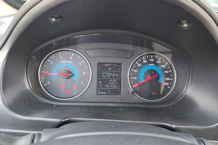 Used Dongfeng Fengon 370 2016 1.5L Manual Standard Edition SFG15-02 7 Seats Instrument Cluster