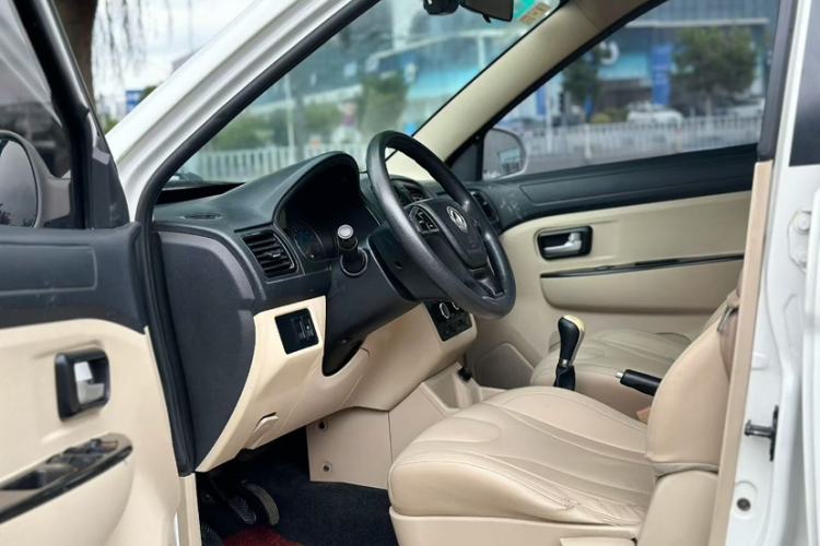 Used Dongfeng Fengon 370 2016 1.5L Manual Standard Edition SFG15-05 7 Seats Interior 1