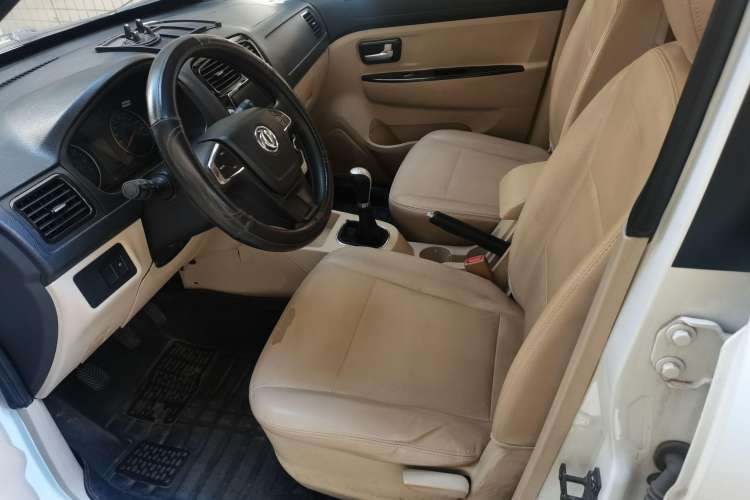 Used Dongfeng Fengon 370 2016 1.5L Manual Standard Edition SFG15-05 7 Seats Interior 1