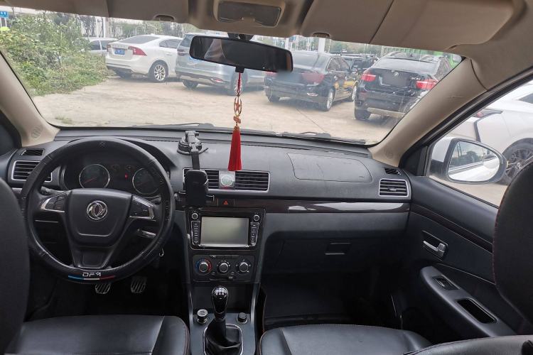 Used Dongfeng Fengon 370 2016 1.5L Manual Elite Home Edition 7-Seater Interior 1