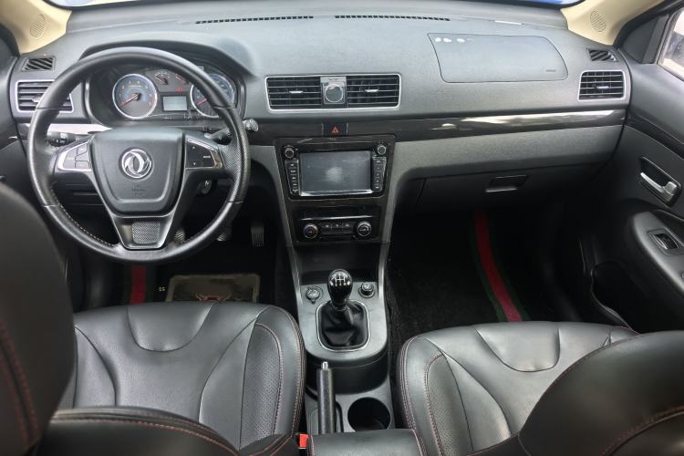 Used Dongfeng Fengon 370 2016 1.5L Manual Luxury Version SFG15-05 7 Seats Interior 1