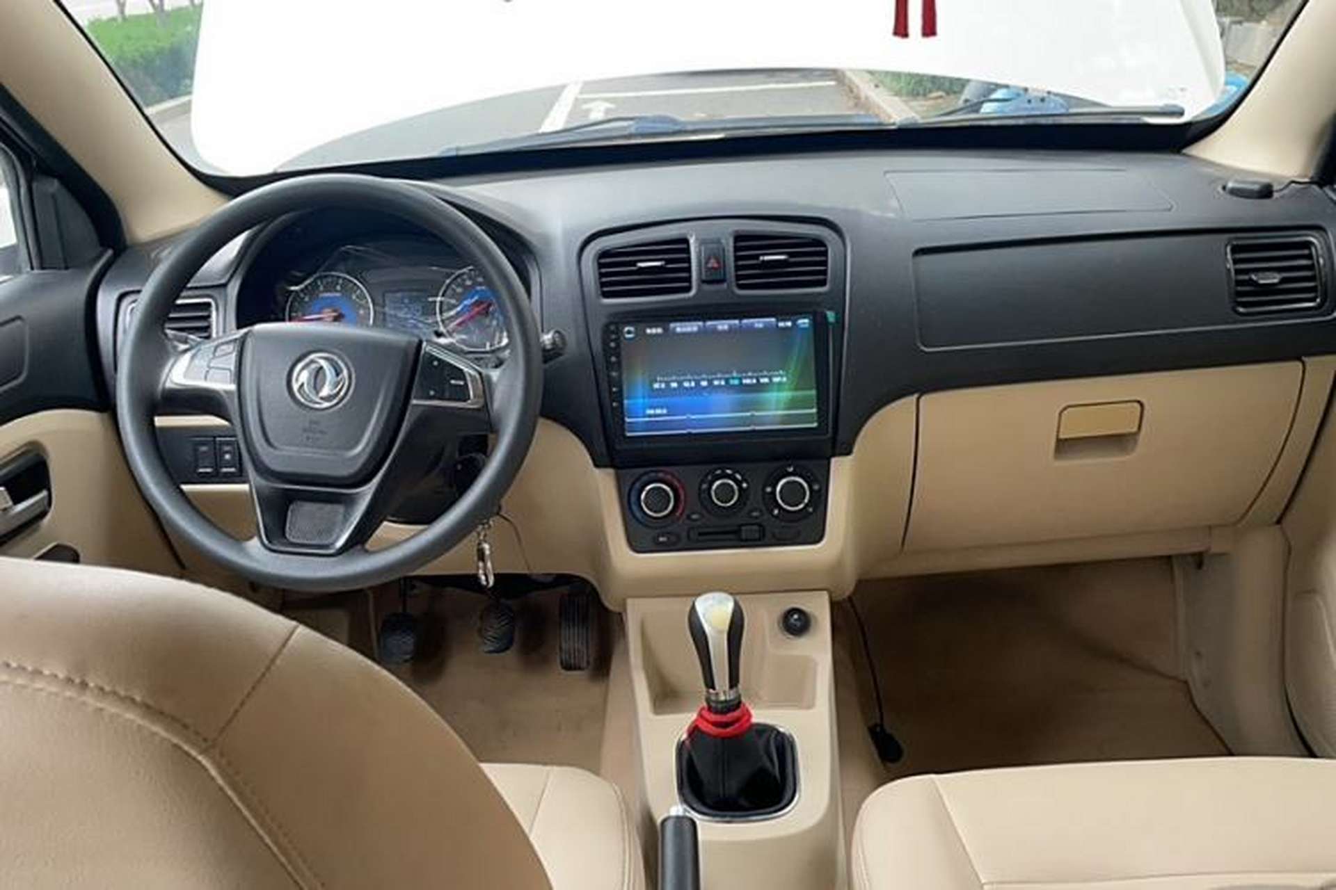 Used Dongfeng Fengon 370 2016 1.5L Manual Standard Edition SFG15-05 7 Seats Interior 1