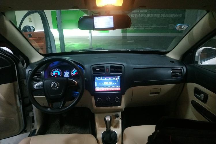 Used Dongfeng Fengon 370 2016 1.5L Manual Standard Edition SFG15-02 7 Seats Interior 2