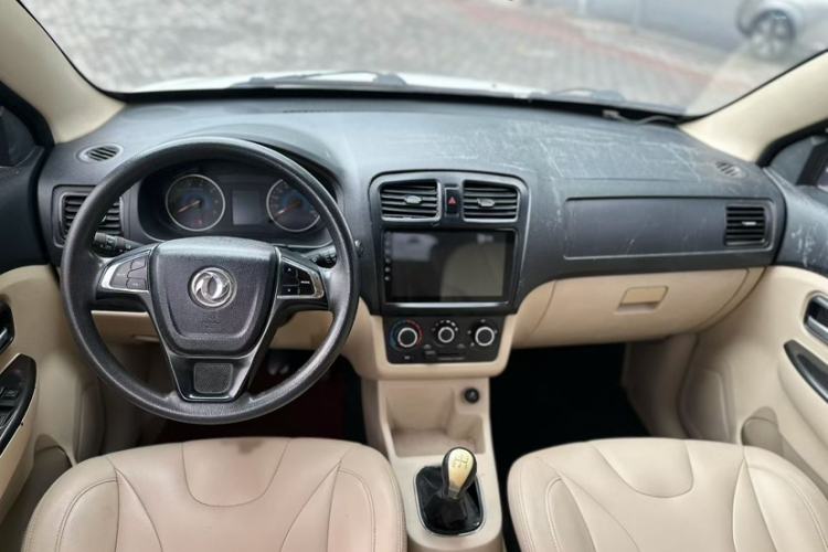 Used Dongfeng Fengon 370 2016 1.5L Manual Standard Edition SFG15-05 7 Seats Interior 2