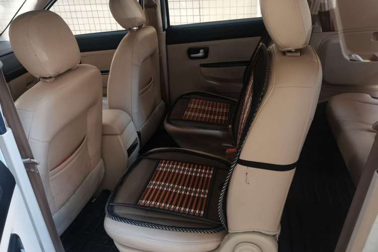 Used Dongfeng Fengon 370 2016 1.5L Manual Standard Edition SFG15-05 7 Seats Interior 2