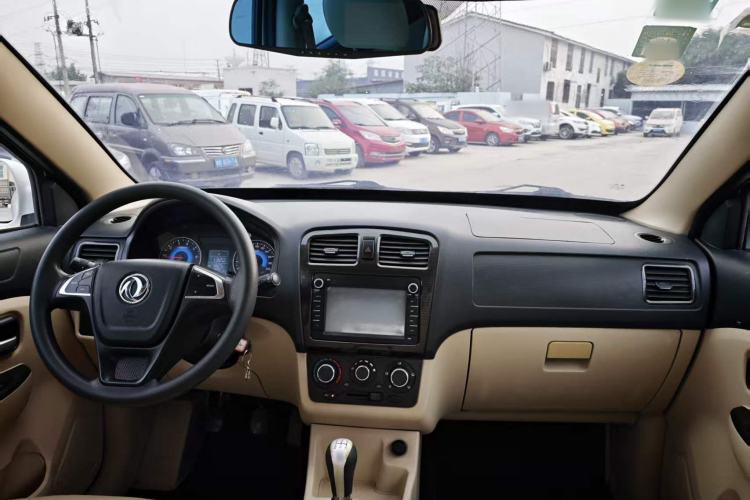 Used Dongfeng Fengon 370 2016 1.5L Manual Comfort 7-Seater Interior 2