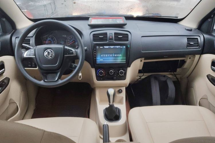 Used Dongfeng Fengon 370 2016 1.5L Manual Standard Edition SFG15-05 7 Seats Interior 2
