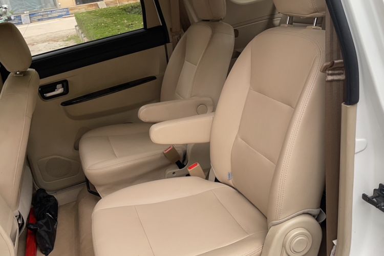 Used Dongfeng Fengon 370 2016 1.5L Manual Standard Edition SFG15-05 7 Seats Interior 2