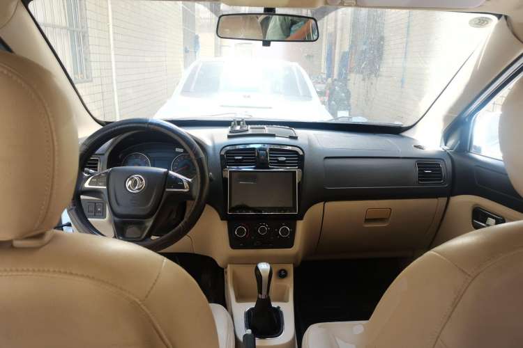Used Dongfeng Fengon 370 2016 1.5L Manual Standard Edition SFG15-05 7 Seats Interior 3
