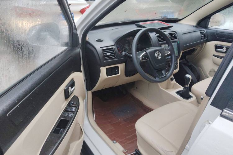 Used Dongfeng Fengon 370 2016 1.5L Manual Standard Edition SFG15-05 7 Seats Interior 3