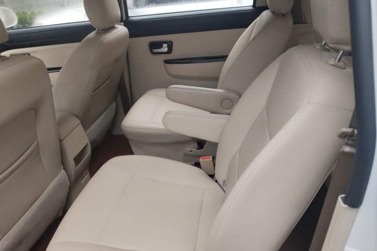 Used Dongfeng Fengon 370 2016 1.5L Manual Standard Edition SFG15-05 7 Seats Interior 4
