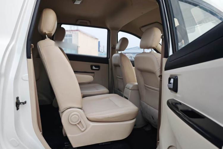 Used Dongfeng Fengon 370 2016 1.5L Manual Comfort 7-Seater Interior 6