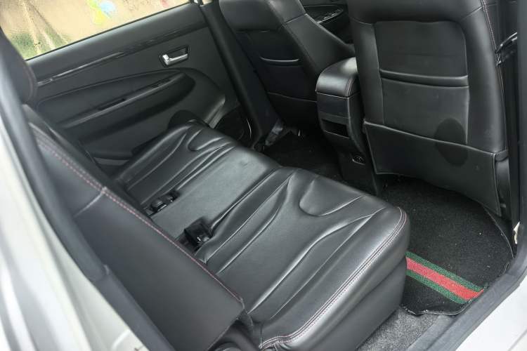 Used Dongfeng Fengon 370 2016 1.5L Manual Luxury Version SFG15-05 7 Seats Interior 7