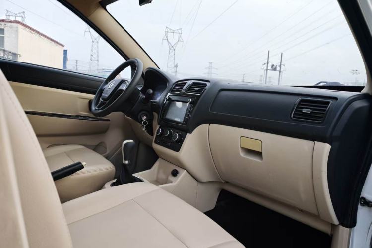 Used Dongfeng Fengon 370 2016 1.5L Manual Comfort 7-Seater Interior 7