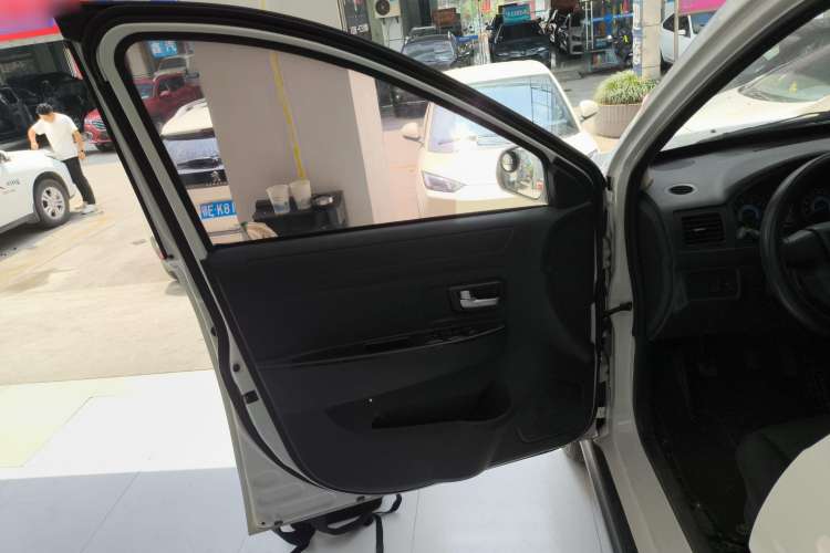 Used Dongfeng Fengon 370 2016 1.5L Manual Standard Model II 7 Seats Left Front Door Interior