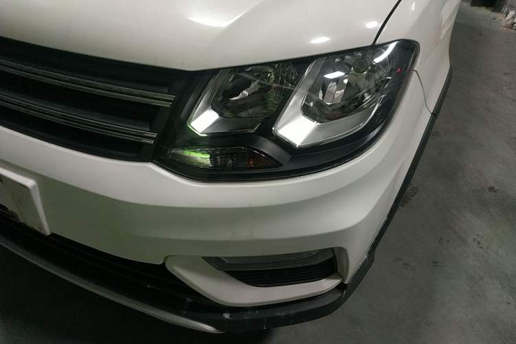 Used Dongfeng Fengon 370 2016 1.5L Manual Standard Edition SFG15-02 7 Seats Left Front Headlight