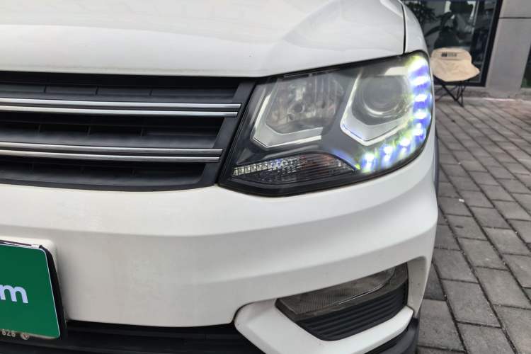 Used Dongfeng Fengon 370 2016 1.5L Manual Luxury 7-Seater Left Front Headlight