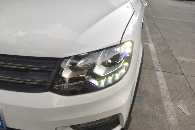 Used Dongfeng Fengon 370 2016 1.5L Manual Smart 7-Seater Left Front Headlight