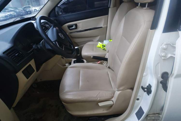 Used Dongfeng Fengon 370 2016 1.5L Manual Comfort 7-Seater Left Front Seat