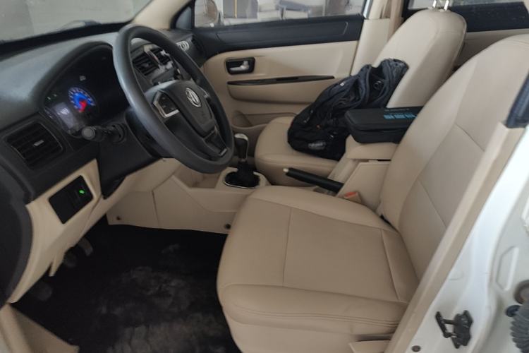 Used Dongfeng Fengon 370 2016 1.5L Manual Comfort 7-Seater Left Front Seat