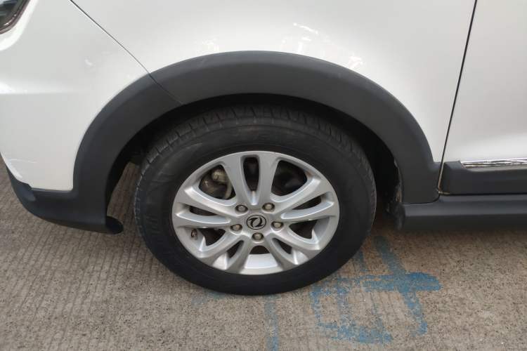 Used Dongfeng Fengon 370 2016 1.5L Manual Smart 7-Seater Left Front Wheel Hub