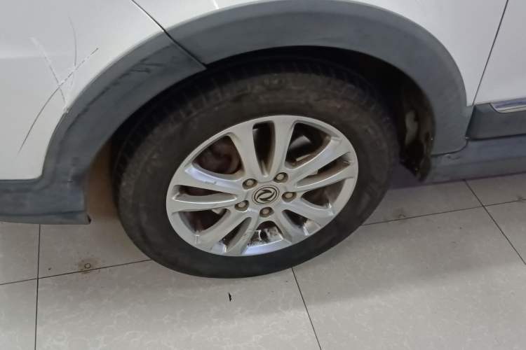 Used Dongfeng Fengon 370 2016 1.5L Manual Elite Home Edition 7-Seater Left Front Wheel Hub