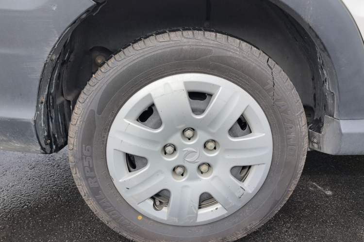 Used Dongfeng Fengon 370 2016 1.5L Manual Standard Model II 7 Seats Left Front Wheel Hub