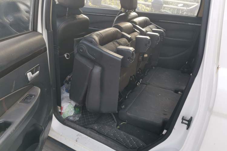 Used Dongfeng Fengon 370 2016 1.5L Manual Elite Travel Edition 7 Seats Left Rear Seat