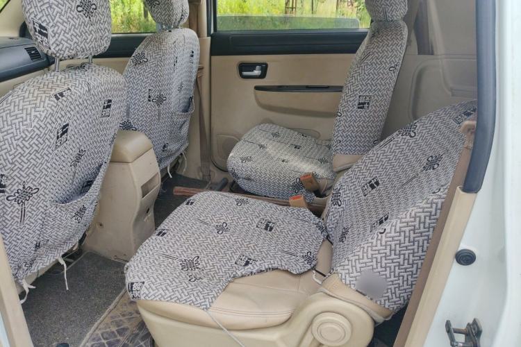 Used Dongfeng Fengon 370 2016 1.3T Manual European Diesel Version 7 Seats Left Rear Seat