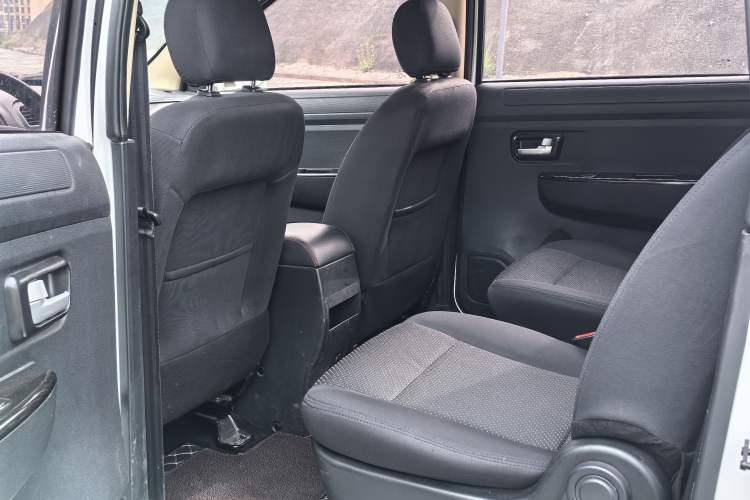 Used Dongfeng Fengon 370 2016 1.5L Manual Standard Model II 7 Seats Left Rear Seat