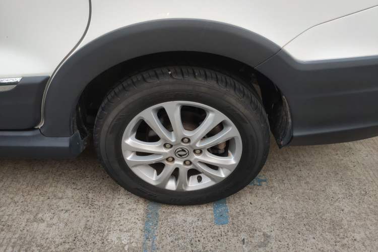 Used Dongfeng Fengon 370 2016 1.5L Manual Smart 7-Seater Left Rear Wheel Hub