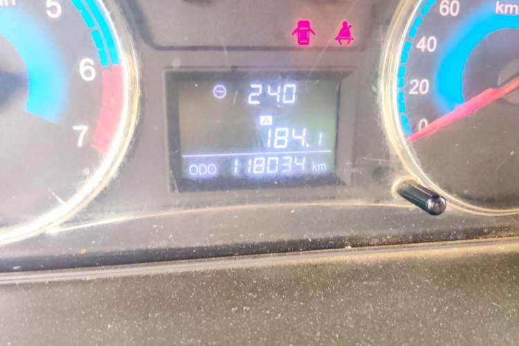 Used Dongfeng Fengon 370 2016 1.5L Manual Elite Home Edition 7-Seater Odometer Close Up
