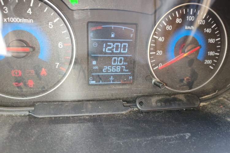 Used Dongfeng Fengon 370 2016 1.5L Manual Comfort 7-Seater Odometer Close Up