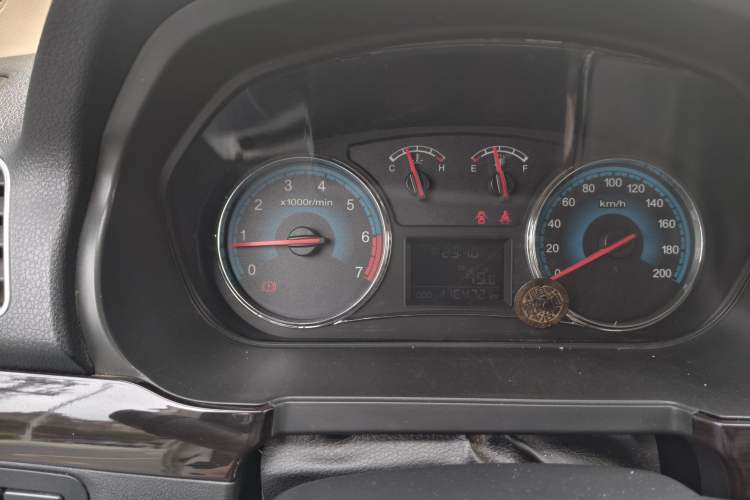 Used Dongfeng Fengon 370 2016 1.5L Manual Luxury Model SFG15-05 5 Seats Odometer Close Up