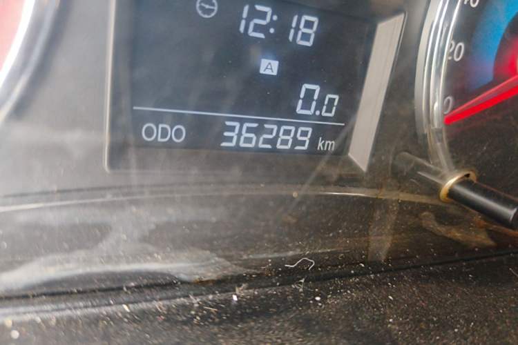 Used Dongfeng Fengon 370 2016 1.5L Manual Luxury Version SFG15-02 7 Seats Odometer Close Up
