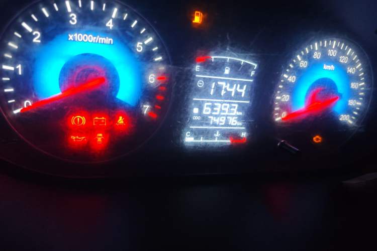 Used Dongfeng Fengon 370 2016 1.5L Manual Standard Edition SFG15-02 7 Seats Odometer Close Up