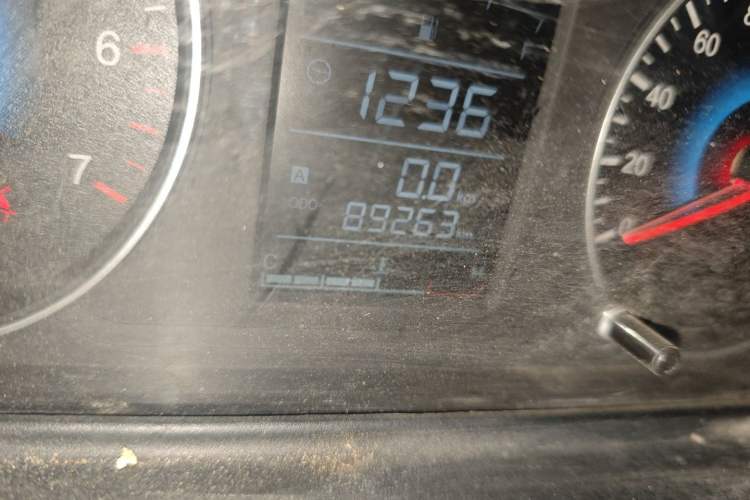 Used Dongfeng Fengon 370 2016 1.5L Manual Elite Home Edition 7-Seater Odometer Close Up