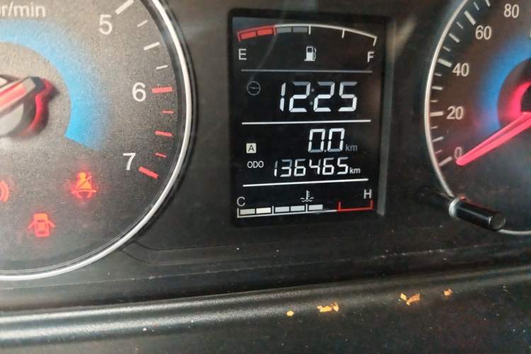 Used Dongfeng Fengon 370 2016 1.5L Manual Standard Edition SFG15-02 7 Seats Odometer Close Up