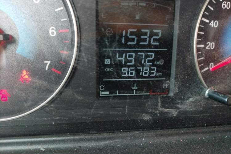 Used Dongfeng Fengon 370 2016 1.5L Manual Standard Edition SFG15-05 7 Seats Odometer Close Up