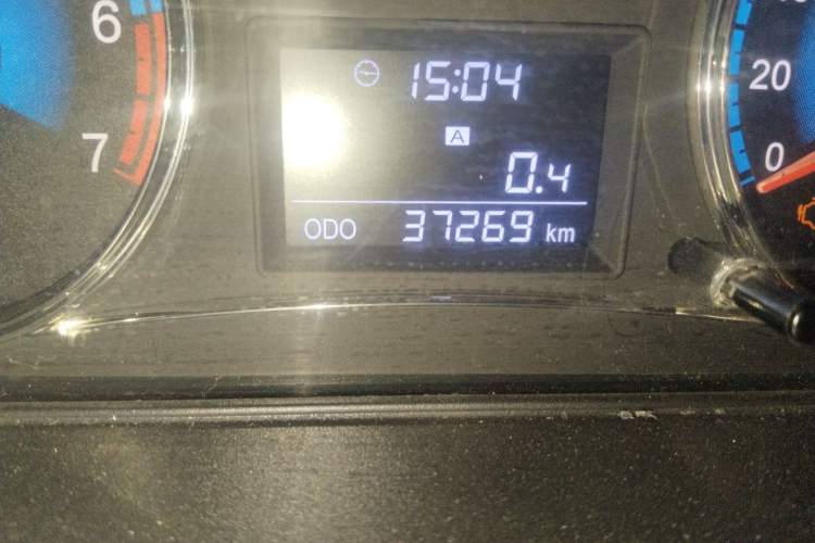 Used Dongfeng Fengon 370 2016 1.5L Manual Luxury Version SFG15-02 7 Seats Odometer Close Up