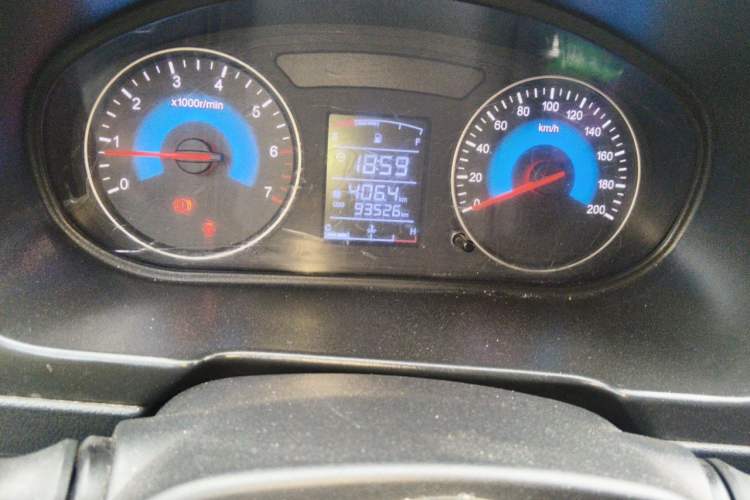 Used Dongfeng Fengon 370 2016 1.5L Manual Standard Model II 7 Seats Odometer Close Up