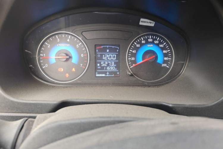 Used Dongfeng Fengon 370 2016 1.5L Manual Standard Model II 7 Seats Odometer Close Up
