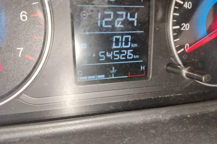 Used Dongfeng Fengon 370 2016 1.5L Manual Standard Edition SFG15-05 7 Seats Odometer Close Up
